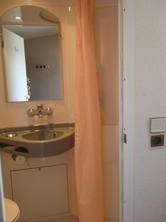 Hotel F1 Lyon Genay Massieux Bilik gambar